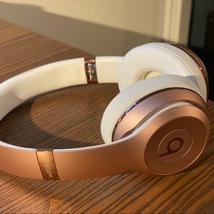 Beats Solo3 Wireless Headphones - Rose Gold